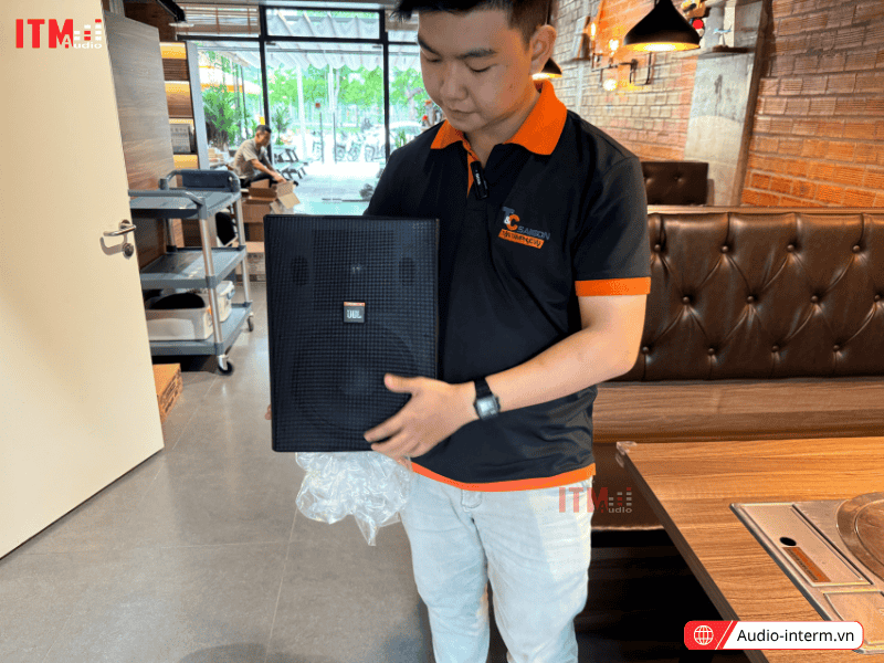 13 loa jbl treo tường chính hãng (2)