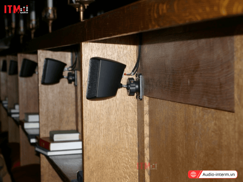 bộ loa treo tường jbl cho spa (1)