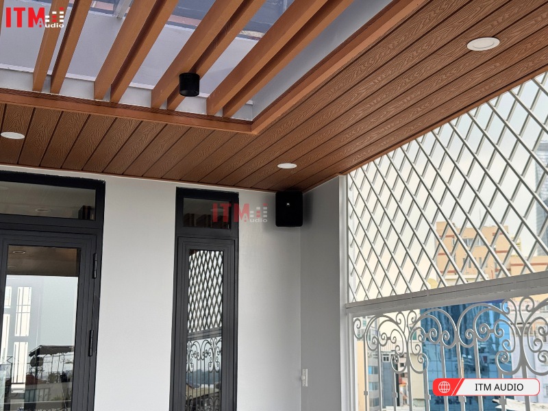 loa jbl treo tuong cho gia dinh 2