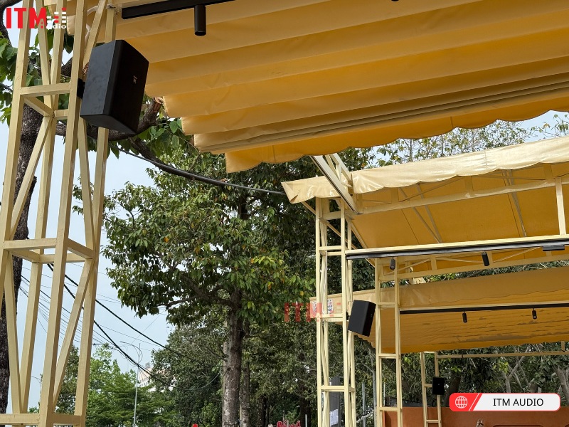 loa jbl treo tuong cho thuong mai 2