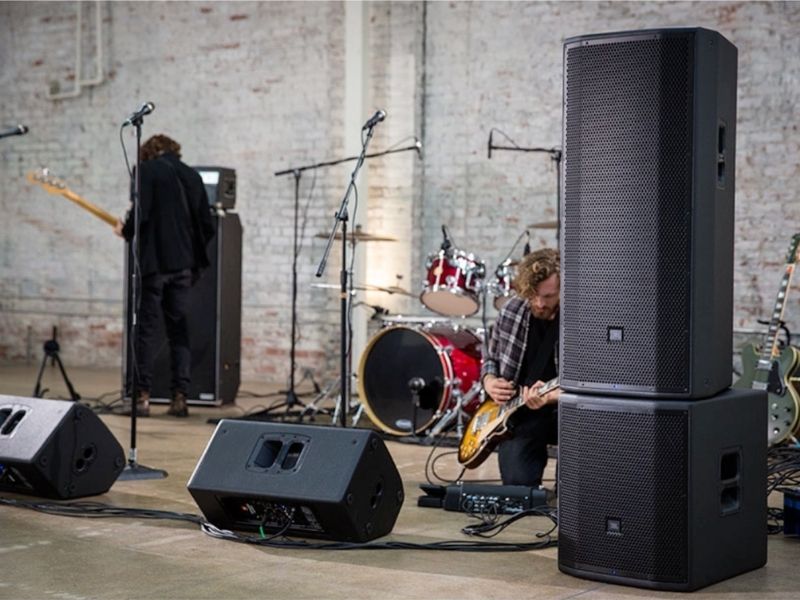 loa hoi truong jbl prx815w