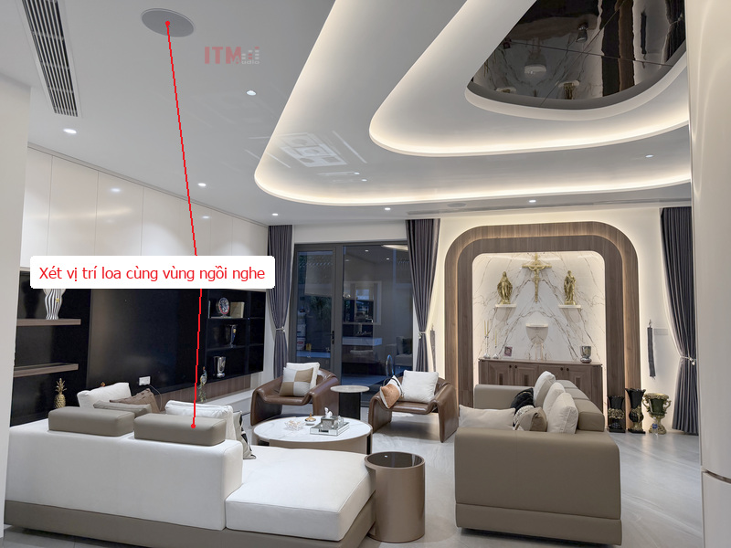 Sofa và vùng sinh hoạt cần được xét cùng vị trí loa trước khi chốt phương án bố trí.