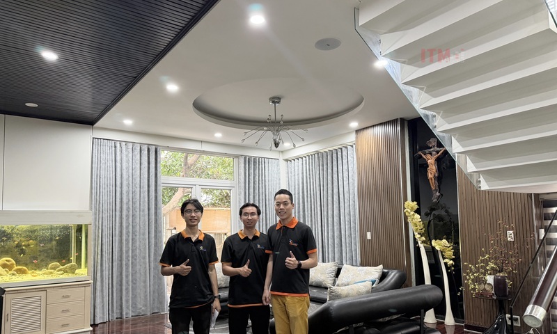 Đội ngũ T&C tại không gian gia đình đã hoàn thiện hệ thống loa âm trần.