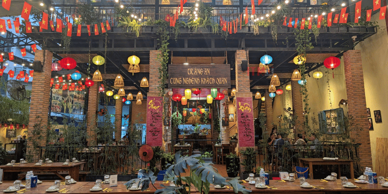 2Loa cho nha hang san vuon