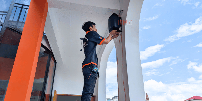 1loa treo tuong phong khach