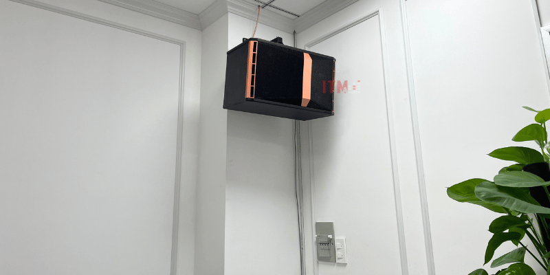 4loa treo tuong phong khach