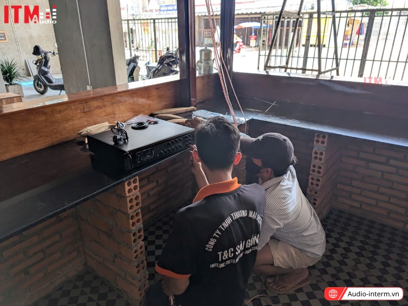 lắp đặt hệ thống âm thanh quán cà phê 1