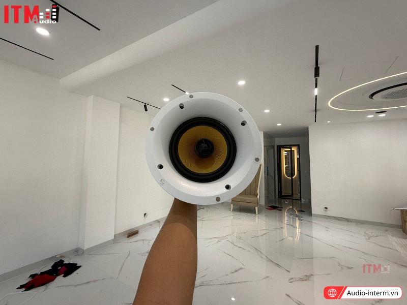 âm thanh cho showroom mắt kính 5