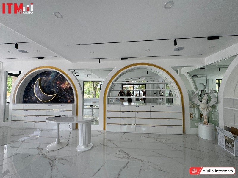 âm thanh cho showroom mắt kính