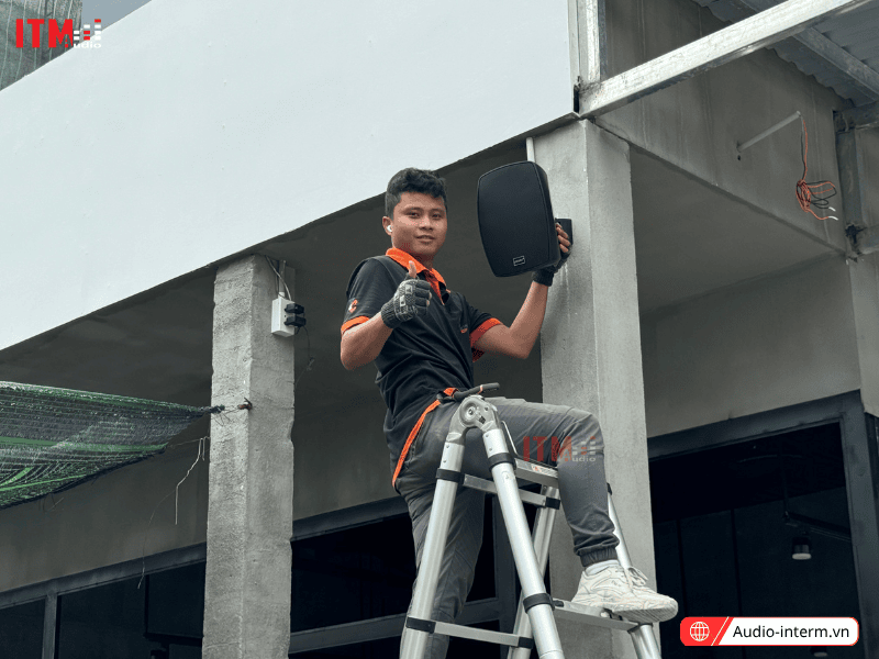 loa treo tường cho nhà hàng cafe (1)