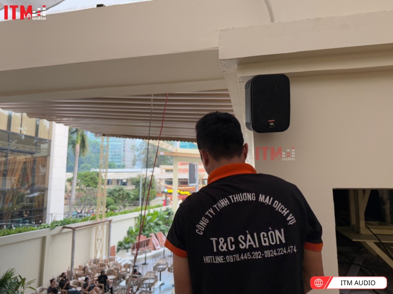 loa treo tuong jbl