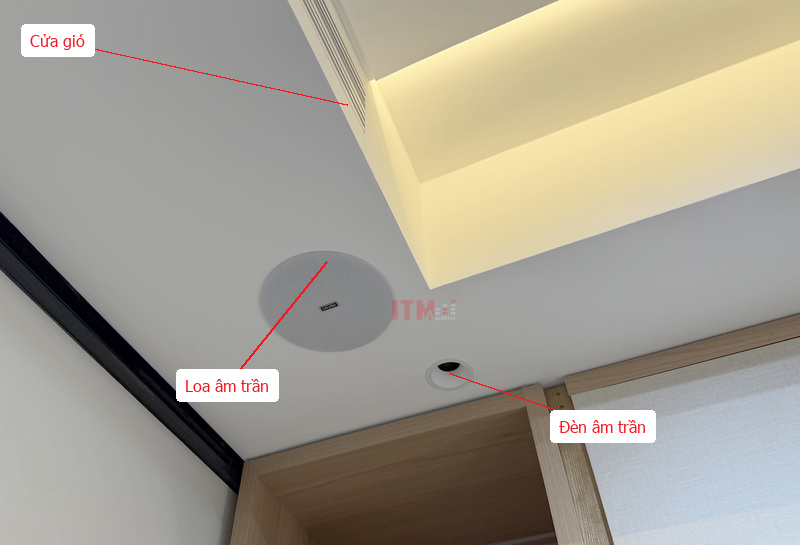 Loa, đèn, cửa gió và hốc trần cần được đối chiếu trên một mặt bằng phối hợp.