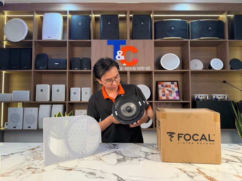Tham khảo mẫu loa tại showroom T&C để chọn thiết bị phù hợp với nhu cầu nghe và điều kiện lắp đặt.