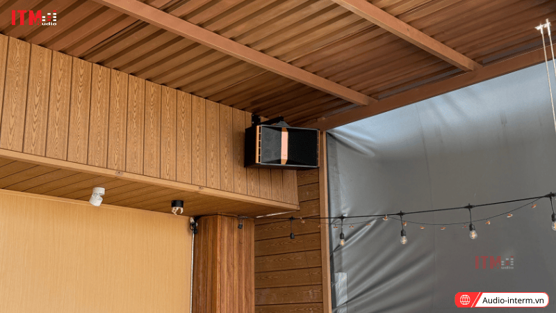 loa treo tường cho quán rooftop (8)