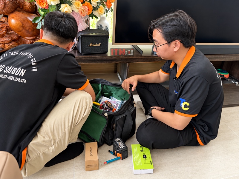 Kiểm tra thiết bị và thử các tình huống vận hành giúp phát hiện bất tiện trước khi bàn giao.