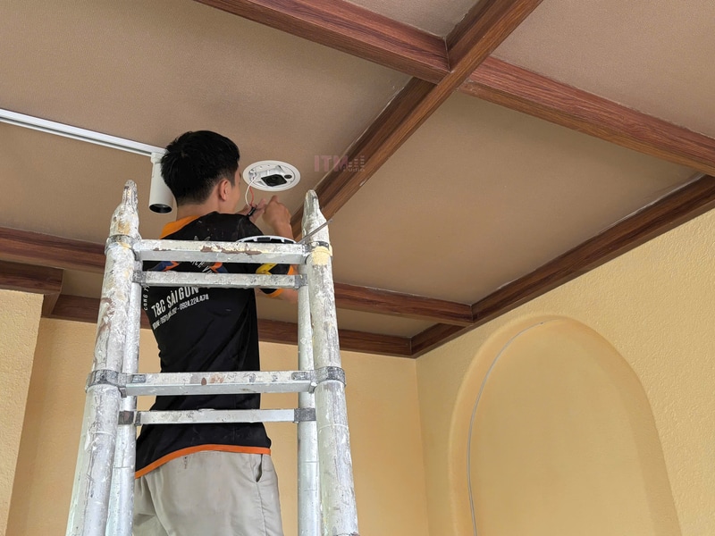 Kiểm tra thiết bị và lắp đặt là bước cần thiết để đánh giá loa trong hệ thống thực tế. Ảnh thi công tại công trình BB.