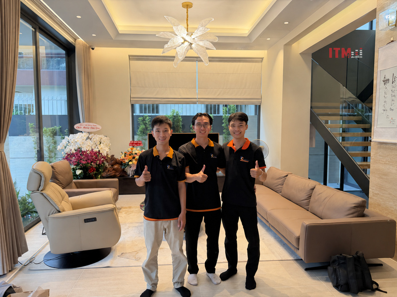 Đội kỹ thuật tại không gian nhà ở đã hoàn thiện nội thất