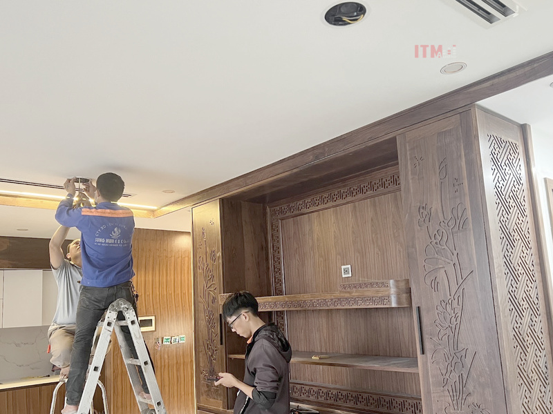 Kiểm tra khoảng thao tác và điểm cố định trước khi hoàn thiện vị trí lắp loa.