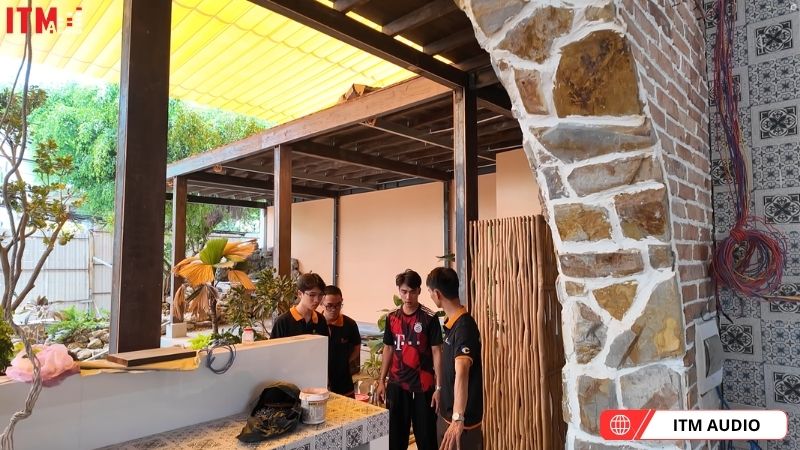 lap dat he thong loa treo tuong cho nha hang tai an giang (7)