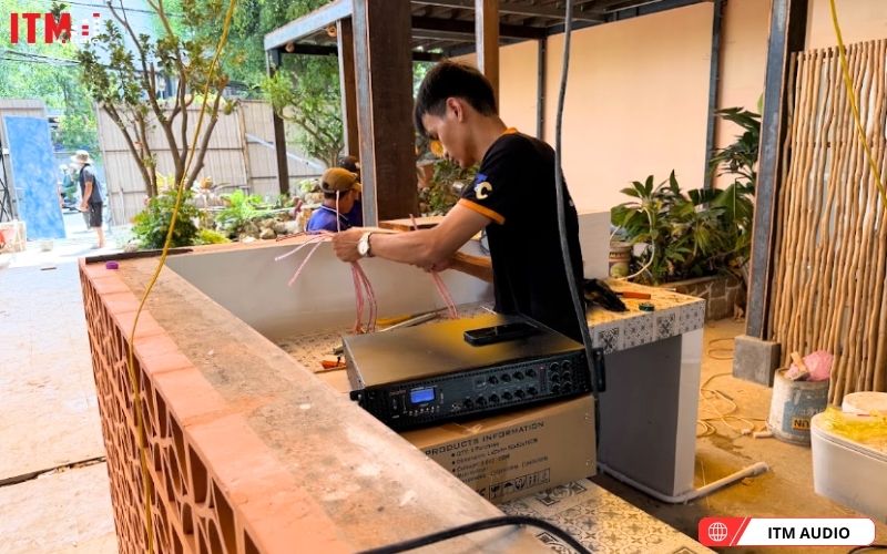 lap dat he thong loa treo tuong cho nha hang tai an giang (8)