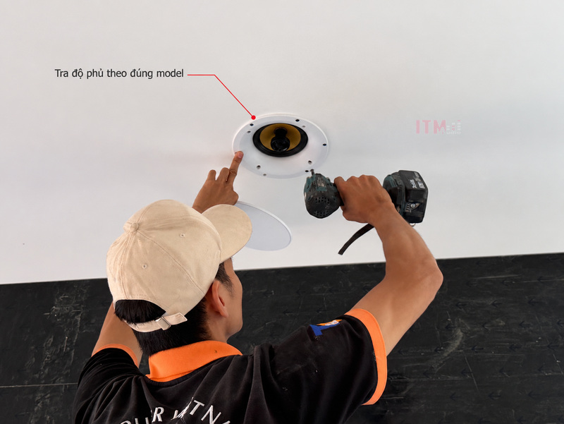 Đối chiếu đúng model của loa thực tế trước khi tra góc phủ và tính khoảng cách bố trí.